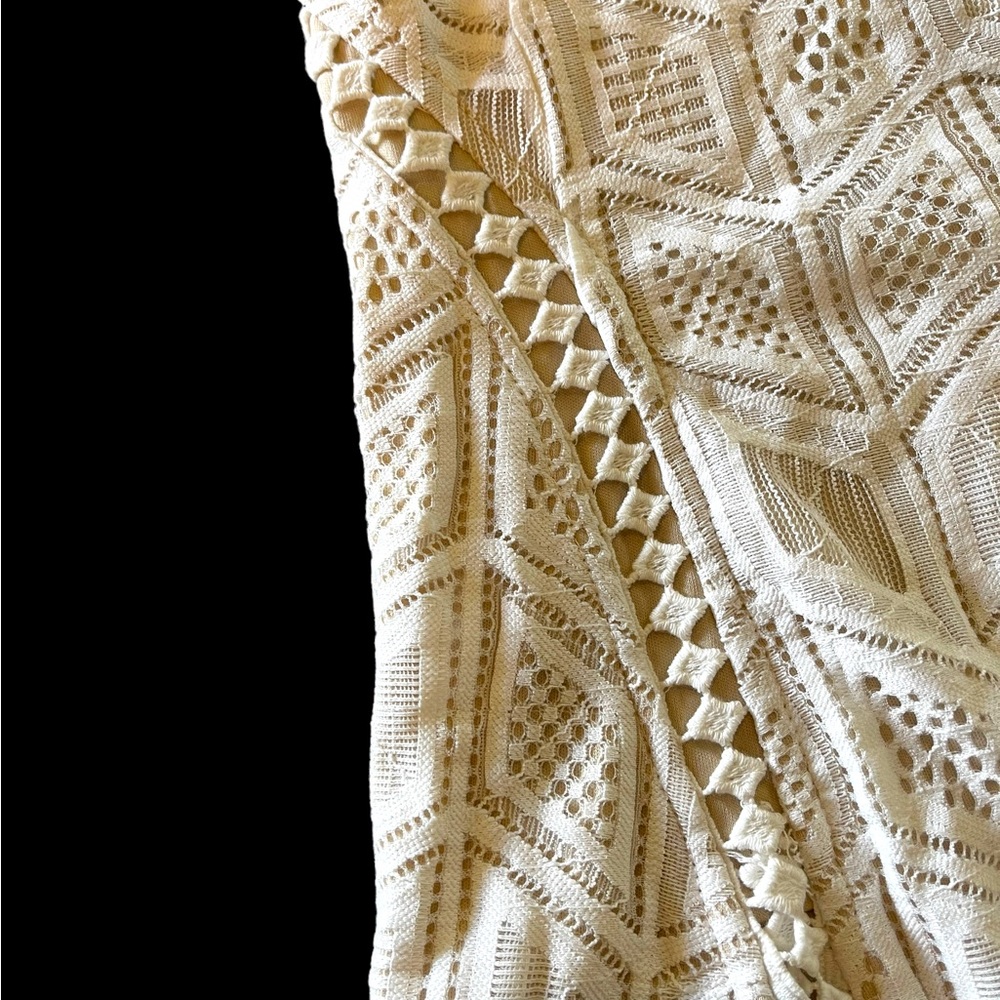 Gorgeous Cream Intricate Halter Lace Dress - Picture 9 of 9